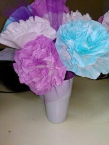 DIY Paper flowers - Daily DIY Life (dailydiylife.com)