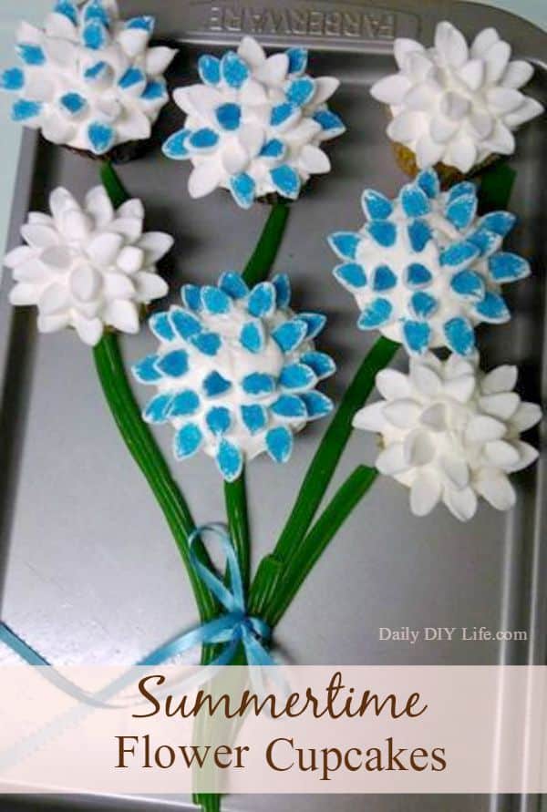 Summertime Flower Cupcakes - An adorable design for any occasion | DailyDIYLife.com