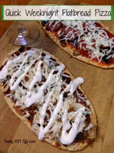 Quick & Easy Flatbread Pizza - Daily DIY Life (dailydiylife.com)