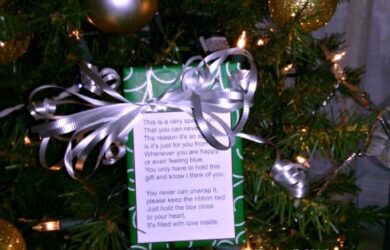 A Box of Love - Adorable Christmas Craft for Kids - DailyDIYLife.com
