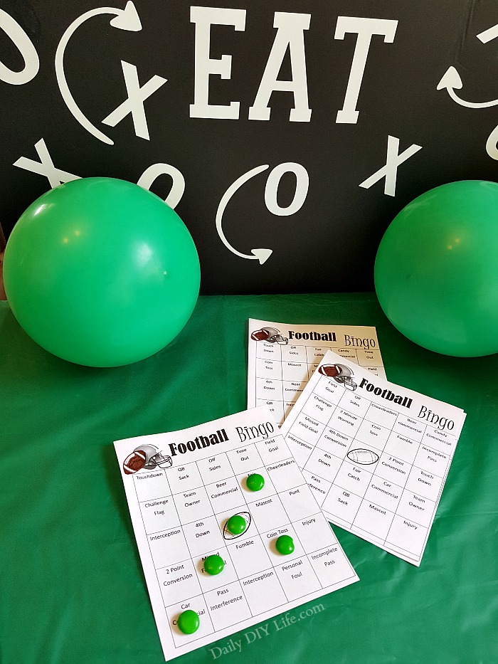 Super Bowl Bingo FREE Printables! A fun interactive football themed game for the whole family during the big game! #Football #SuperBowl #PartyGames #Bingo #FREEPrintables #SuperBowlParty