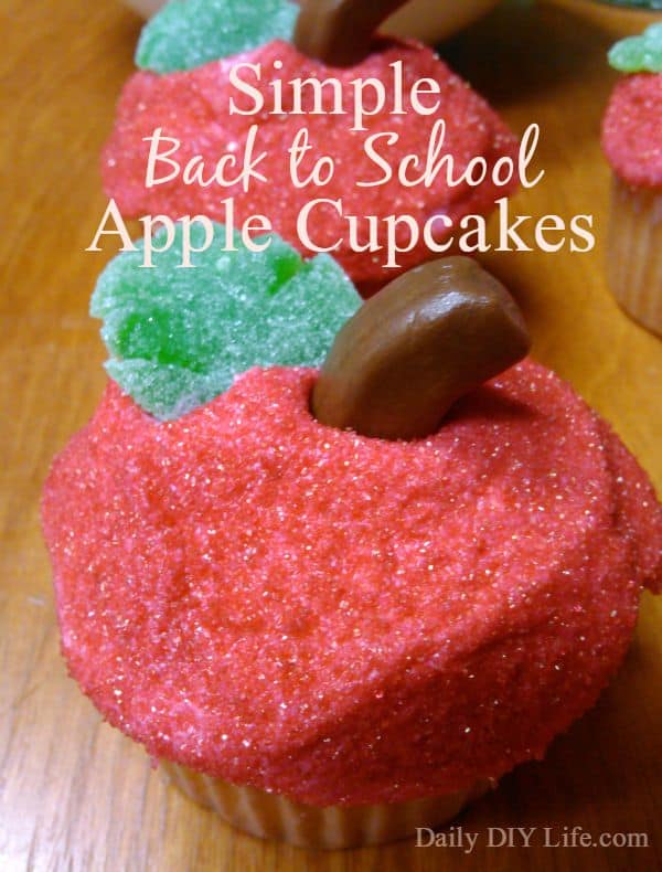 Super Simple Back to School Apple Cupcakes | DailyDIYLife.com
