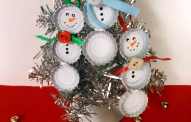 Simple and Adorable DIY Snowman Ornaments. A fun winter project for everyone. | DailyDIYLife.com