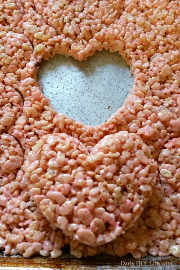 Last Minute Valentine Treat idea. Turn regular rice krispie treats into the perfect Valentine's Day treat in no time. | DailyDIYLife.com