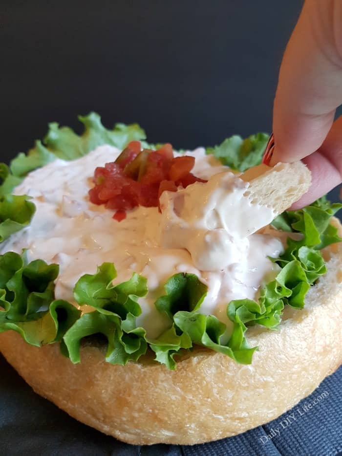 If you are looking for the perfect Game Day Recipe to wow your guests, you have come to the right place! Our 4 ingredient Kickin' BLT Dip will wow them all! #AD #DipForTheWin 