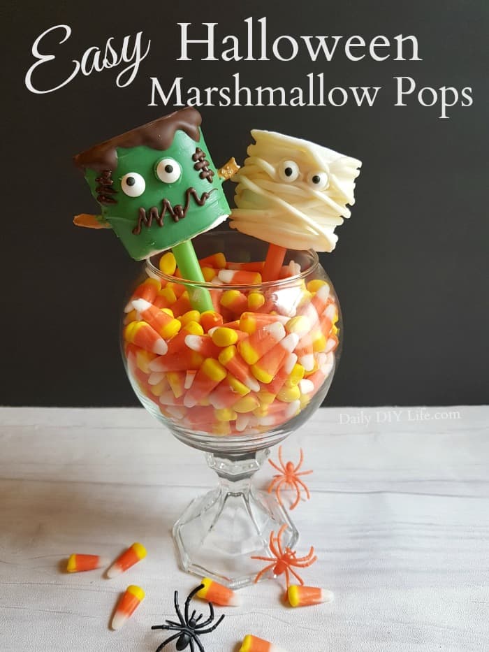 Finding unique Trick or Treat Ideas for family and friends is great! GIANT Halloween Marshmallow Pops are super awesome and an easy project for the kids. #Halloween #HalloweenTreats #TrickortreatIdeas #MarshmallowPops #DIYHalloween