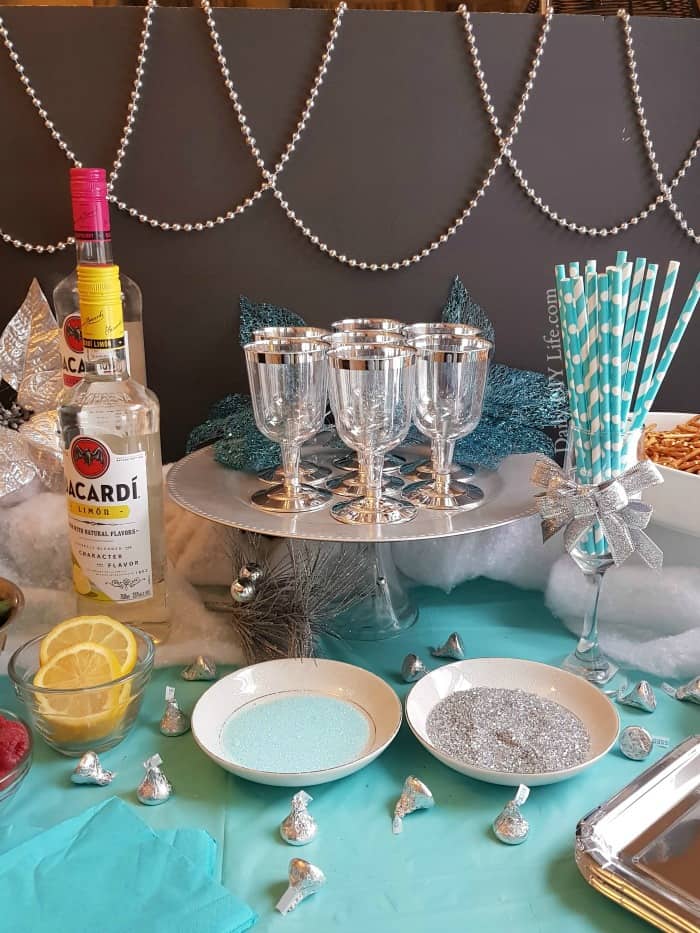 Msg 4 21+ When winter gives you the blues, gather your girlfriends and host a girls night in. It's easier than you think. with a little help from Wendy's and Bacardi, the blues are sure to be a thing of the past! #ad #SignatureSips #cbias