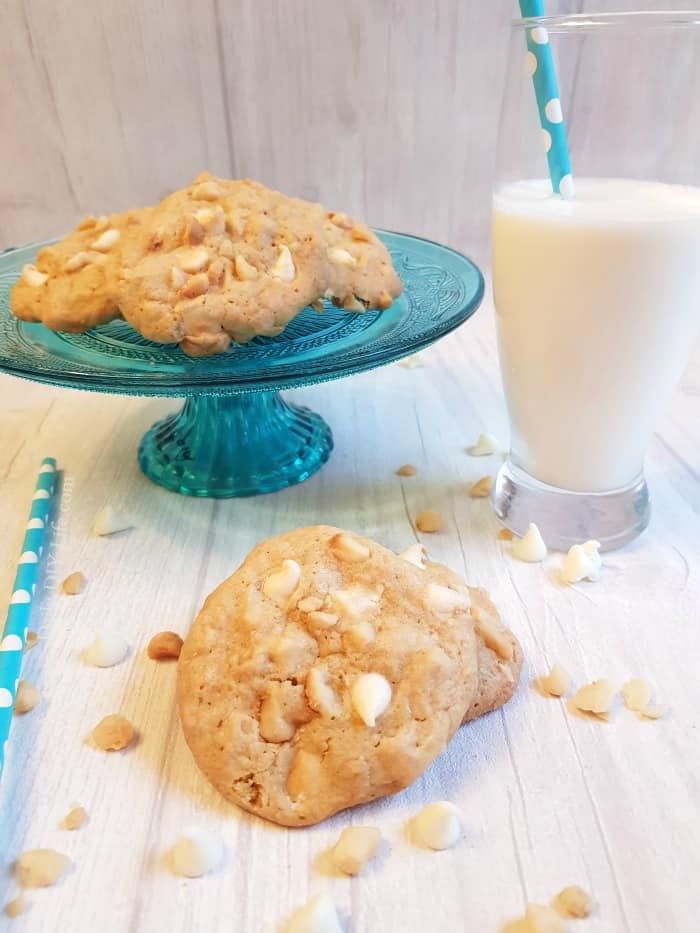 Crispy White Chocolate Macadamia Nut Cookies will satisfy any sweet tooth. Crispy edges, sweet white chocolate, and crunchy macadamia nuts. The perfect combination all together in one delicious cookie. #Cookies #CookieRecipe #BakedGoods #CookieCravings