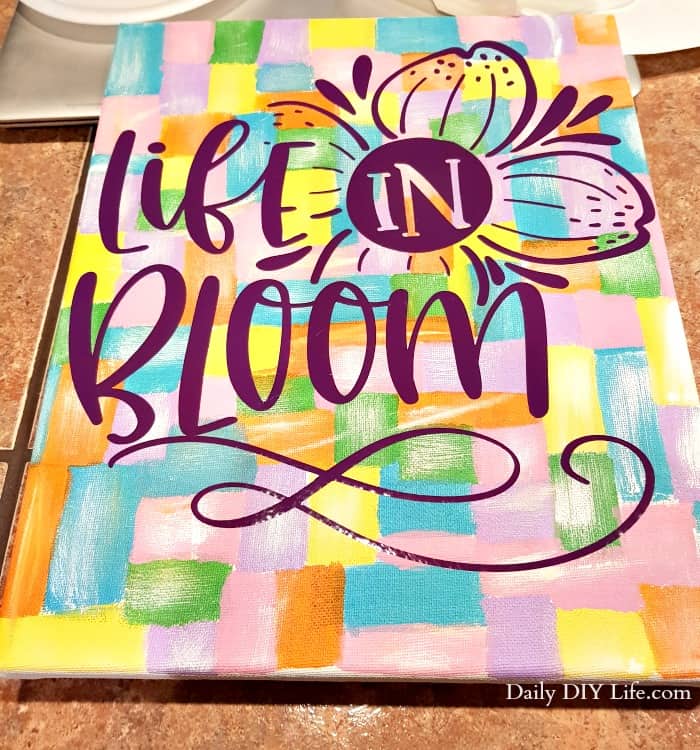 From hot mess to beautiful art! This Hot Mess Canvas project is quick, easy and turns out beautiful and unique every time. With a little help from your Cricut cutting machine, the possibilities are endless. A great gift for everyone on your list! #CricutMade #CraftAndCreateWithCricut #CricutCrafts #HotMessCanvas 