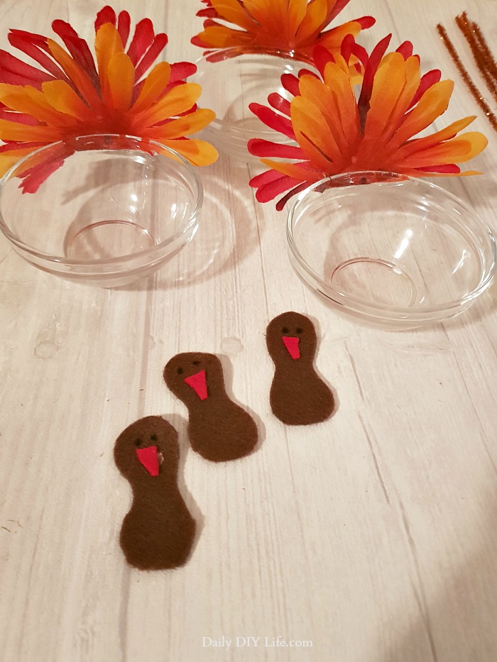 These mini dollar tree turkey candy cups are the perfect addition to any Thanksgiving table setting or just the right size for giving as a gift. You could even add a name to them and use them as a place card for your Thanksgiving dinner. Making these mini turkey cups are super simple, and all of the supplies can be found at the Dollar Tree. #DollarStoreDivas #DollarTreeCrafts #ThanksgivingCrafts #DollarTreeThanksgiving #TurkeyCrafts #DIYThanksgivingDecor #DollarTreeFallCrafts #ThanksgivingTurkey