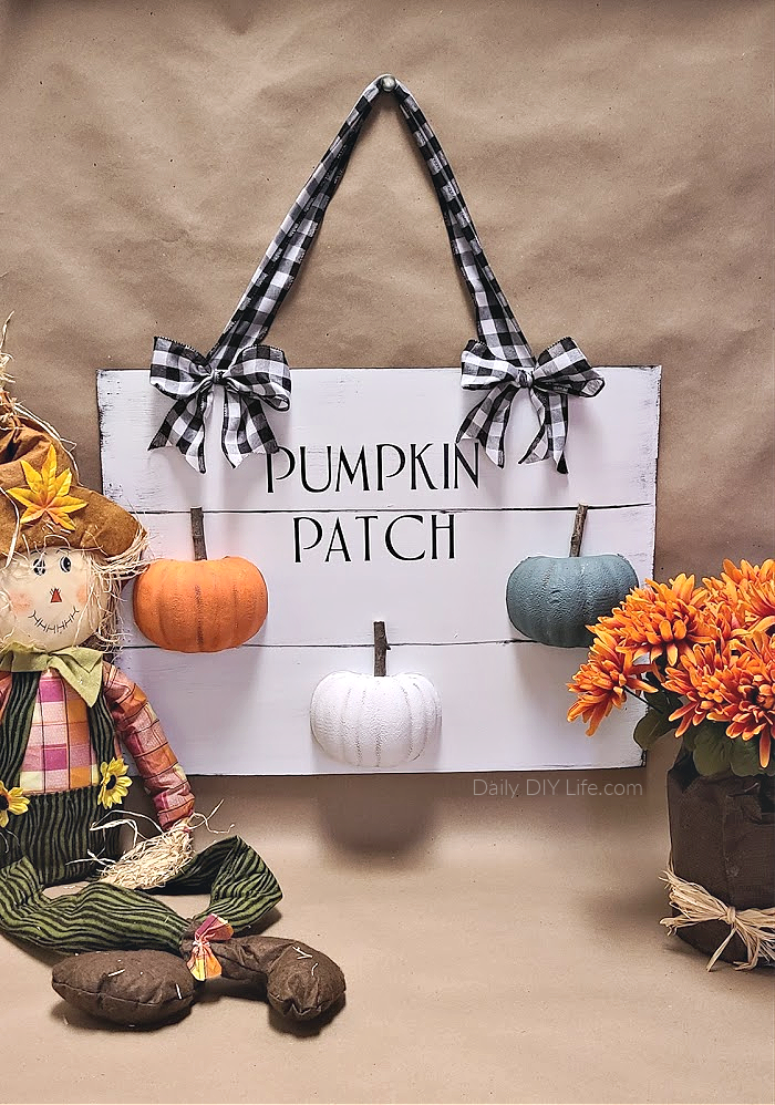 pumpkin door hanging with three pumpkins - diy fall decor