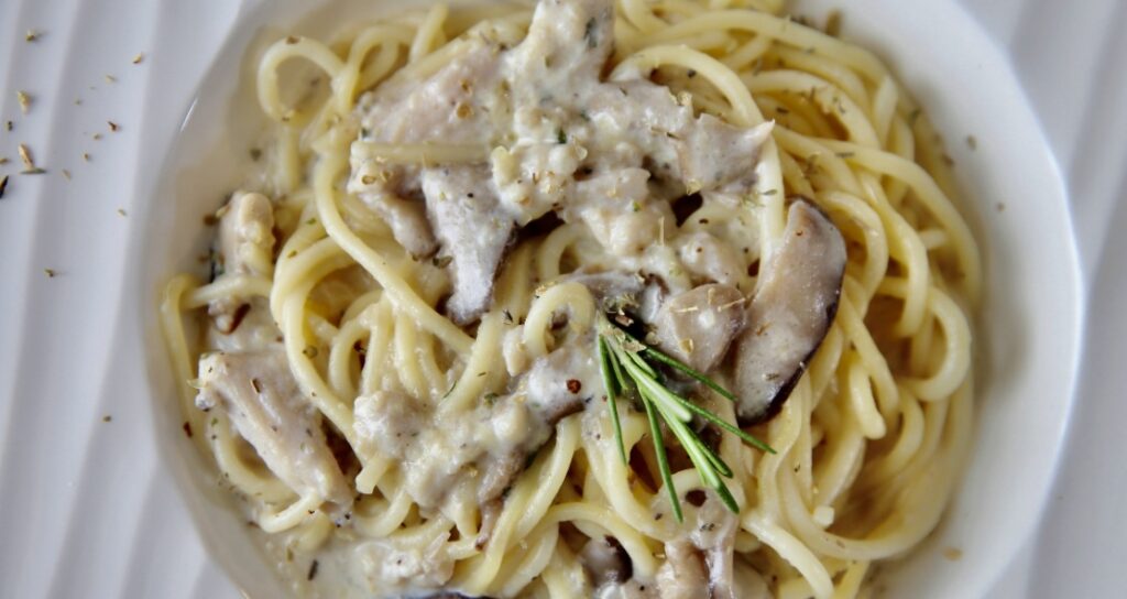 closeup-creamy-mushroom-sauce-pasta-copycat