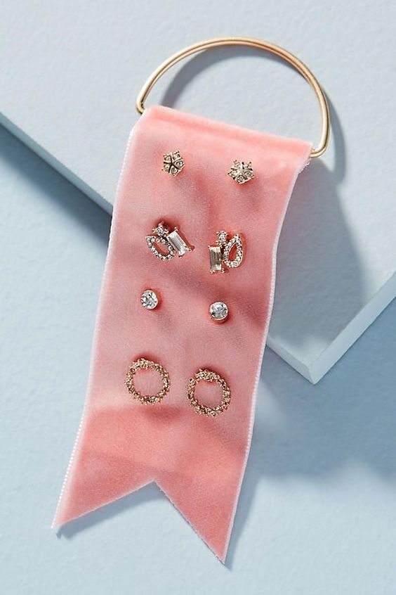 pink-ribbon-DIY-earring-holder