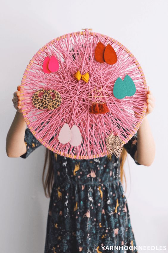 pink-string-embroidery-frame-DIY-earring-holder