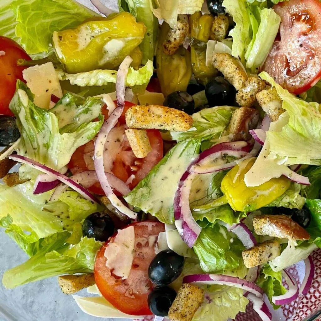 close-up-of -olive-garden-house-salad