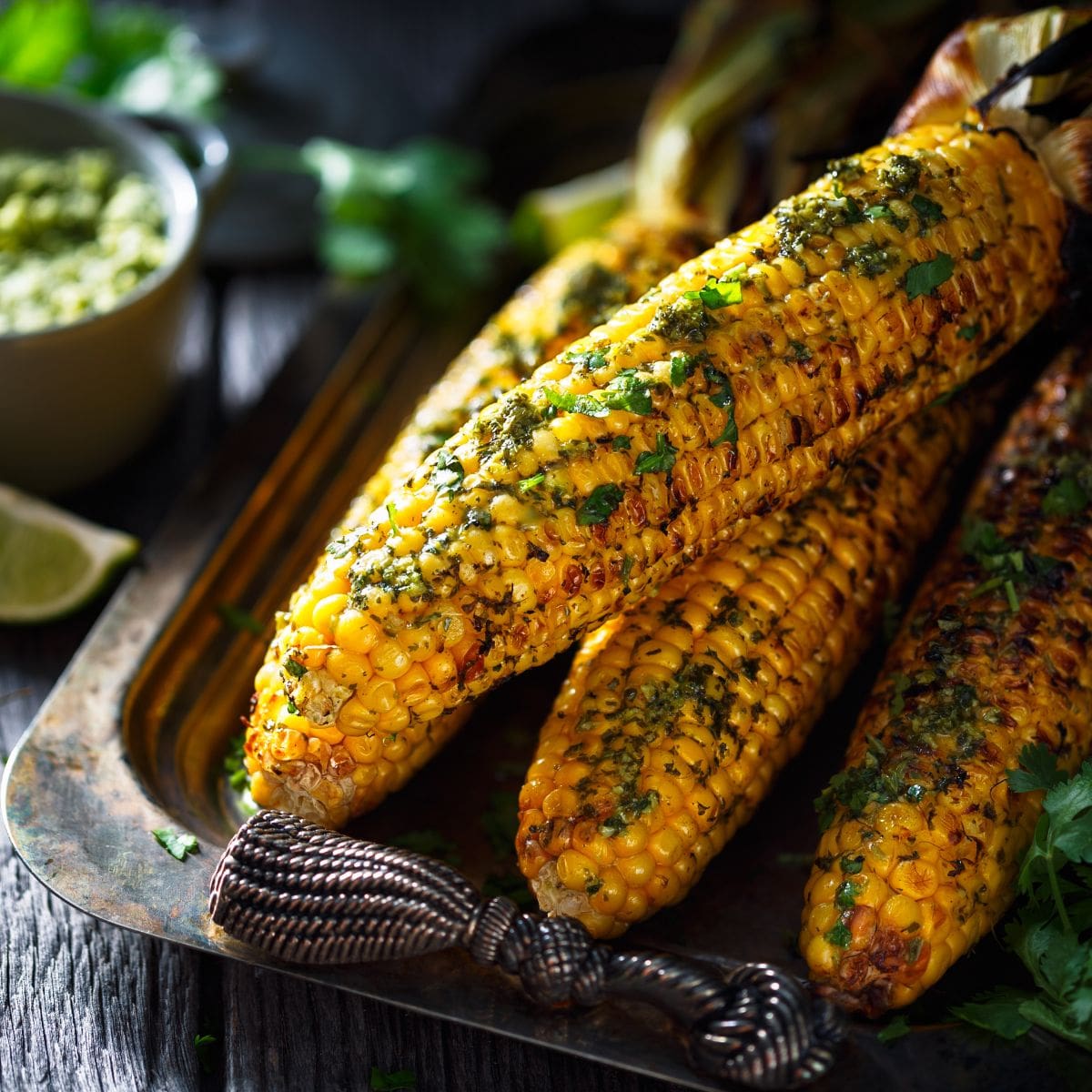 smoked-corn-on-the-cob-on-a-decorative-plate